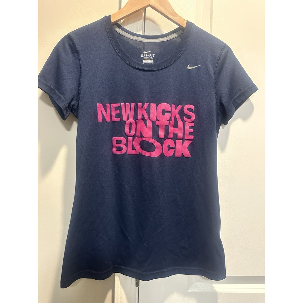 Nike Women's Navy Tee Small